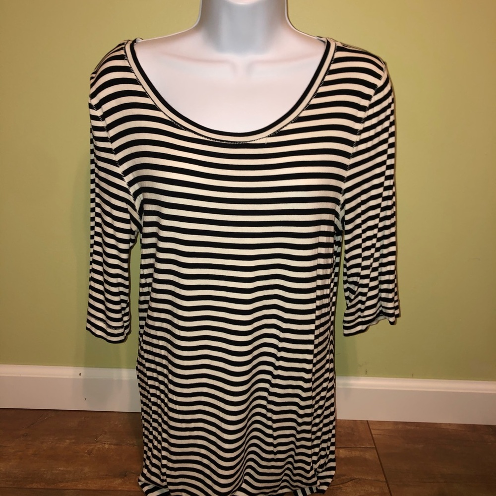 Black and white 3/4 sleeve blouse